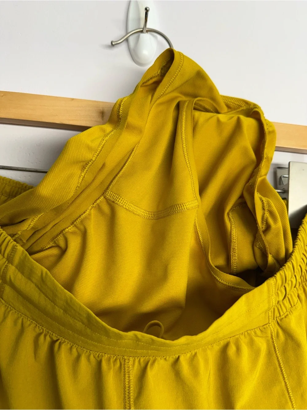 Lululemon Hotty Hot Short II *Long 4" Honeycomb Size 10 Yellow - Picture 5 of 6